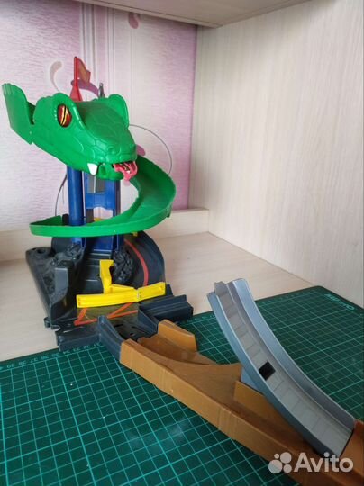Трек Hot Wheels Укус змеи