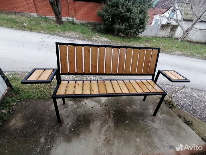 Садовая скамейка