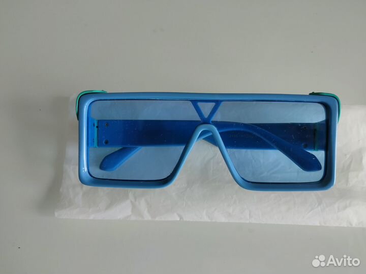 Солнцезащитные очки Louis Vuitton