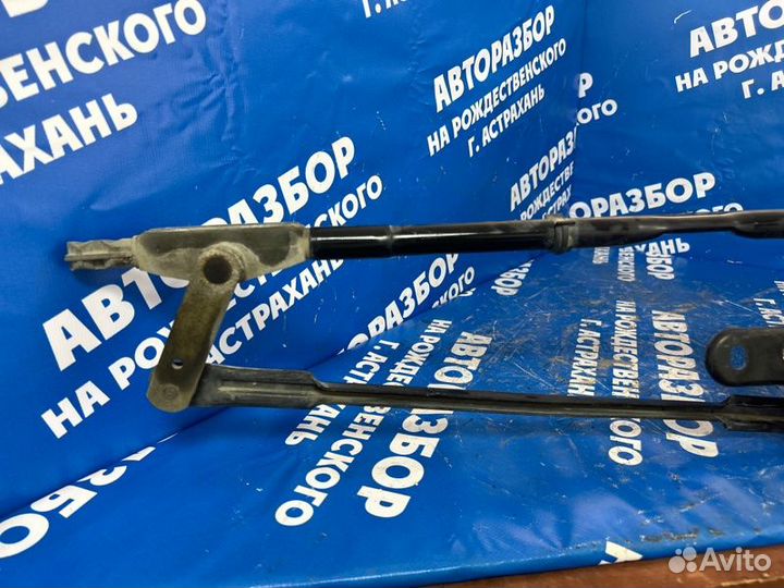 Трапеция дворников. Iveco Magirus седельный тягач