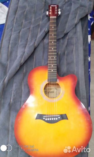 Акустическая гитара