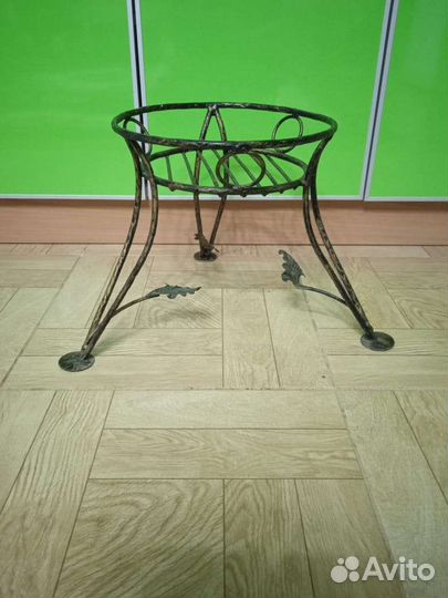 Подставка под цветы металлическая