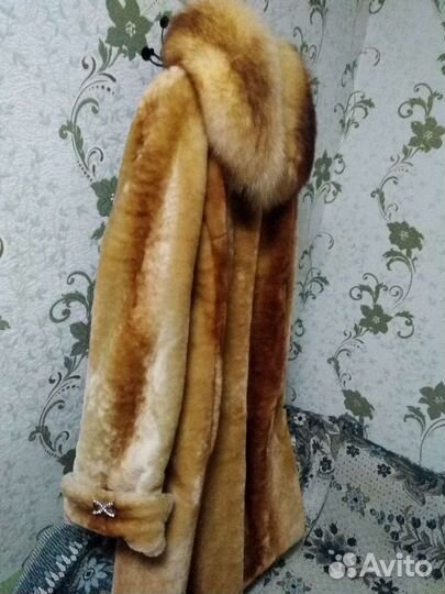 Шуба мутон с писцовым воротником и лисья шапка в п