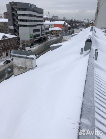 Чистка кровли от снега и наледи/ Чистка крыши