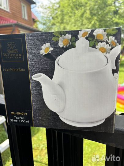 Фарфоровый чайник