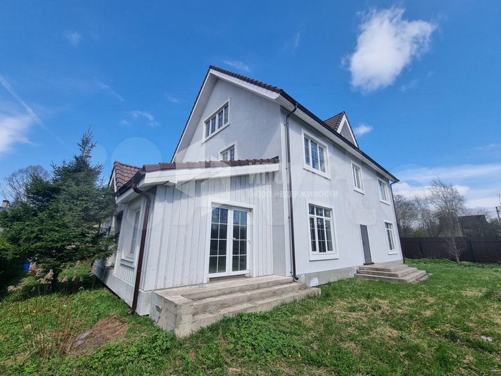 Дом 294 м² на участке 12 сот.