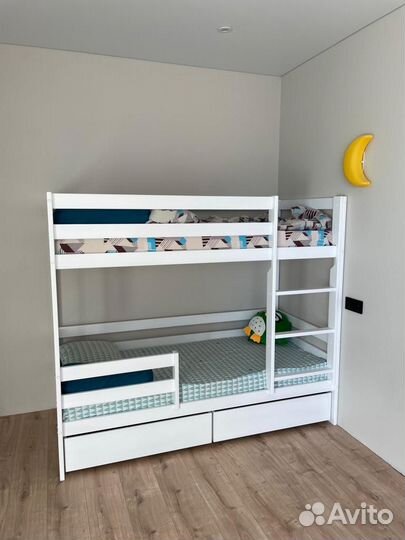Детская двухъярусная кровать