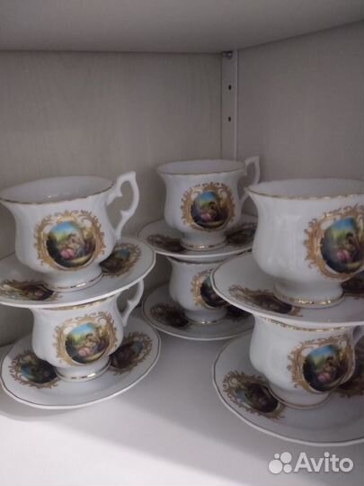 Кофейный чашки с блюдцами