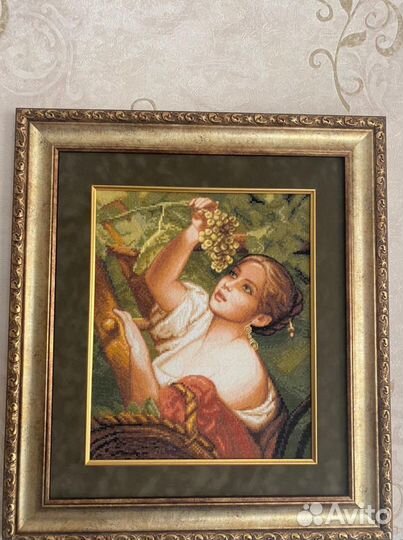 Вышитая крестиком картина ручной работы в рамке