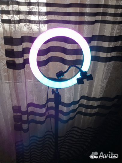 Кольцевая лампа со штативом