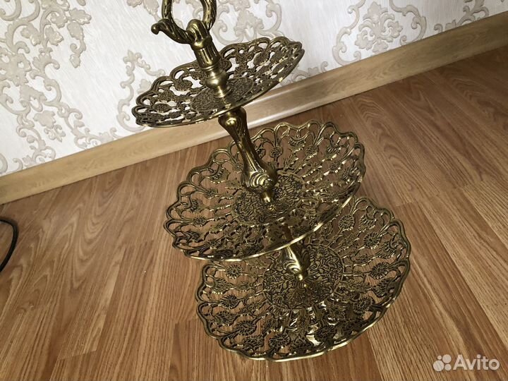 Ваза для фруктов и горка для конфет