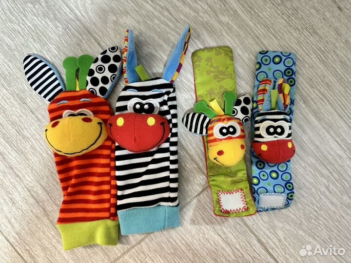 Развивающие браслеты и носочки для малышей