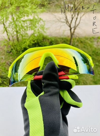 Зеленые спортивные солнцезащитные очки