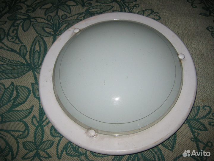 Светильник на стену. бра.таблетка. плафоны