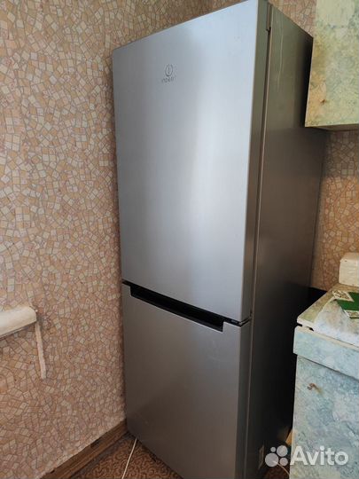 Холодильник indesit