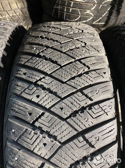 Goodyear UltraGrip Ice Arctic SUV 235/65 R17 108T
