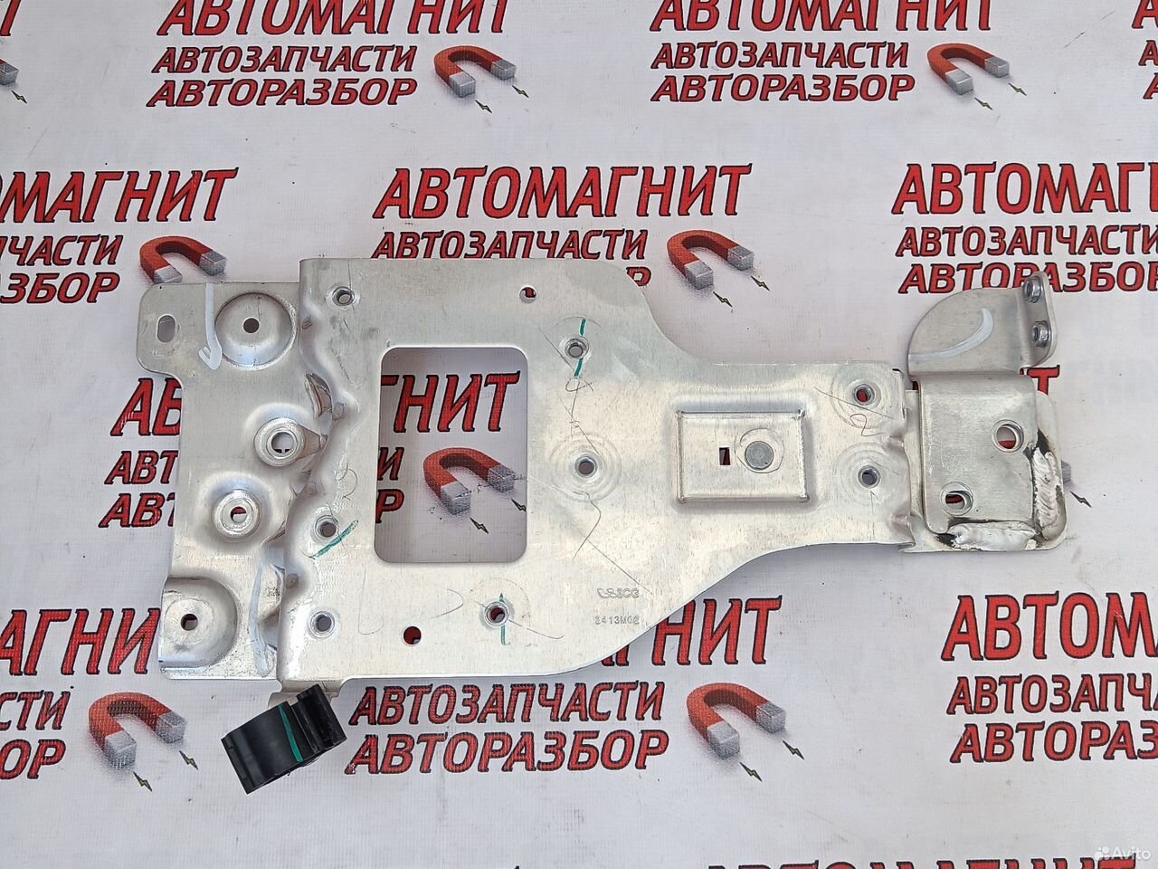 Кронштейн теплообменника Lixiang L7