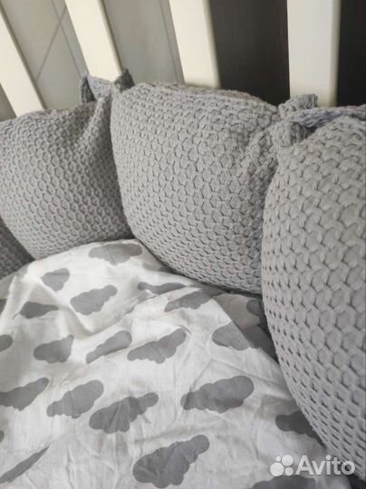 Детская кроватка с маятником круглая