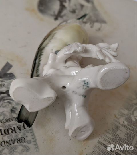 Фарфоровая статуэтка 