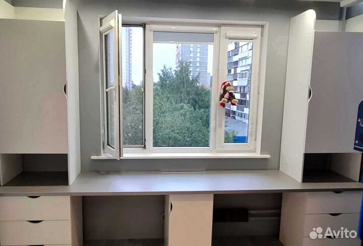 Рабочая зона в углу у окна