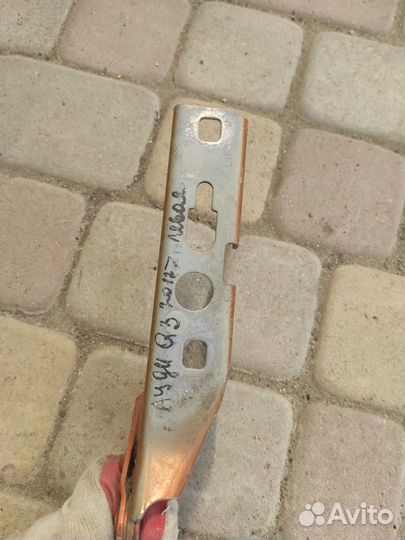 Петля капота левая Audi Q3 2012 (8U0823301)