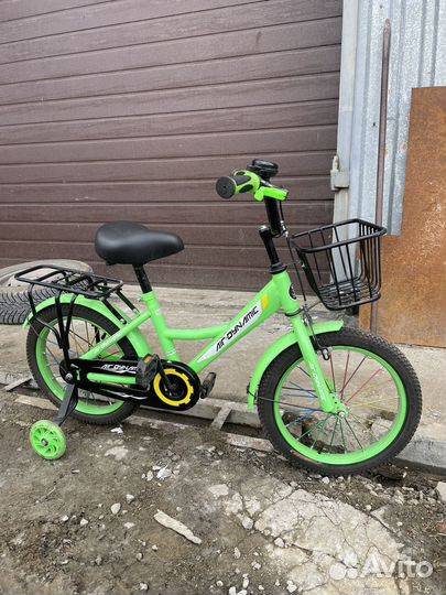 Велосипед детский четырехколесный