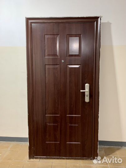 Дверь входная металлическая б/у левая 960