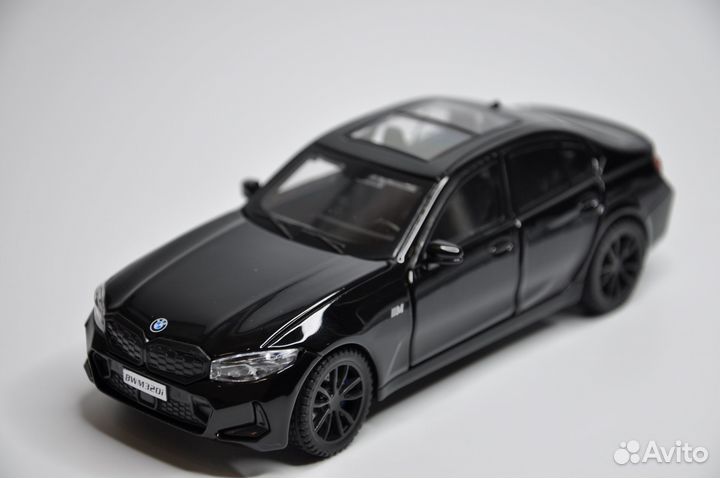 Модель автомобиля BMW M3 металл