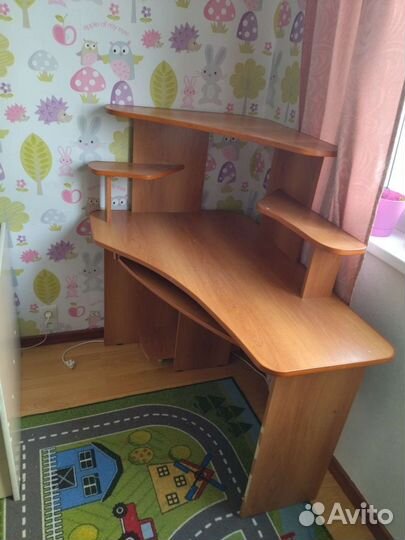 Компьютерный письменный стол