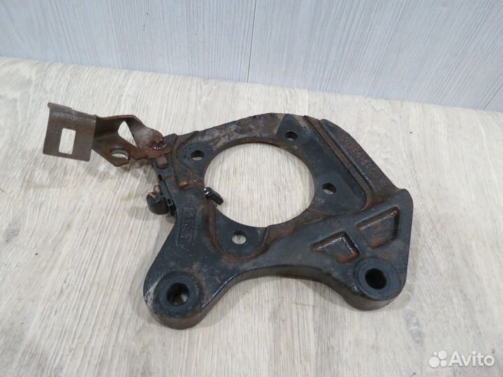 Скоба суппорта заднего левого Chevrolet Cruze