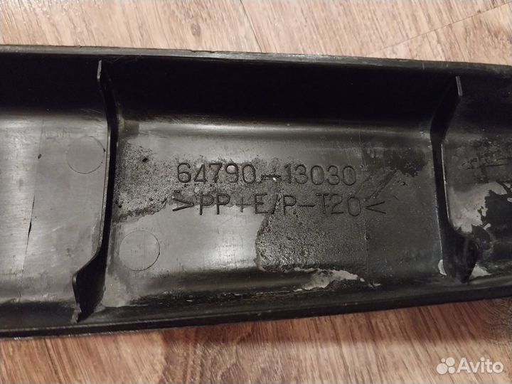 Обшивка двери багажника toyota runx, allex