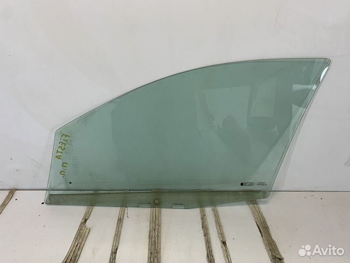 Ford Fiesta mk5 стекло двери передней правой