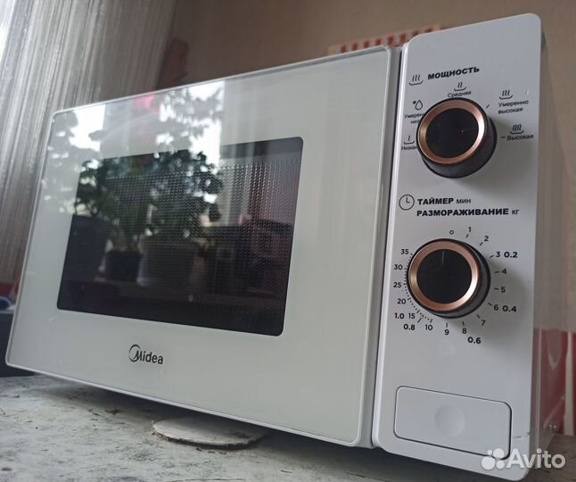 Микроволновая печь Midea MM720S220-W