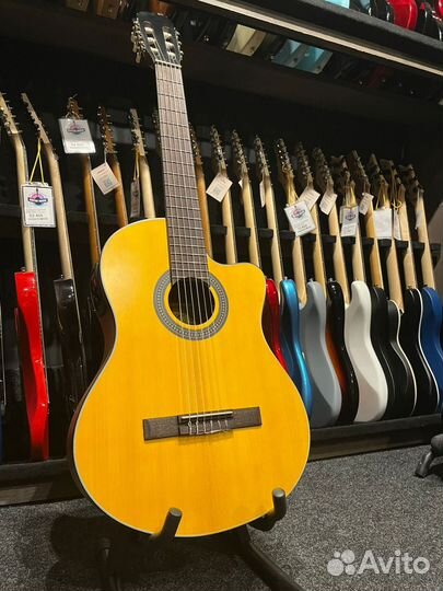 Гитара с подключением Классическая Новая