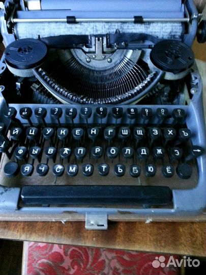 Пишущая/ печатная машинка 