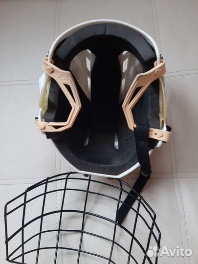 Хоккейный шлем