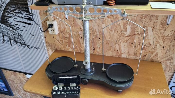 Весы лабораторные