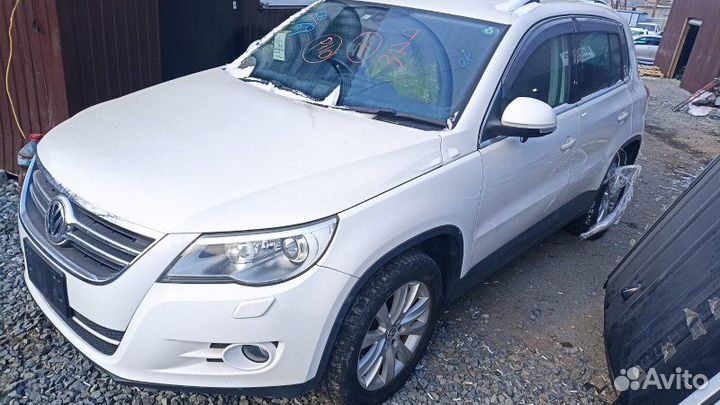 Стойка кузова правая Volkswagen Tiguan 5N1 CAW