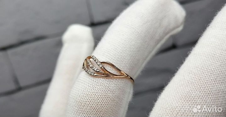 Золотое кольцо 585 пробы массой 1.2 грамма(17.5)