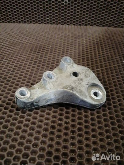 Кронштейн опоры двигателя передний правый