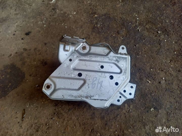 Honda Civic 4 d площадка аккумулятора