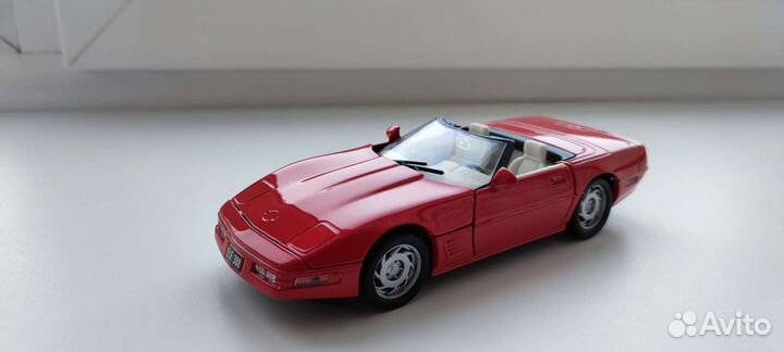 Модель автомобиля 1/24 Chevrolet Corvette 1995