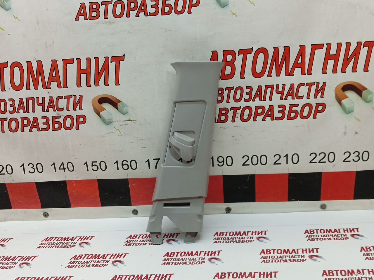 Обшивка центральной стойки Тойота Рав 4 ха40