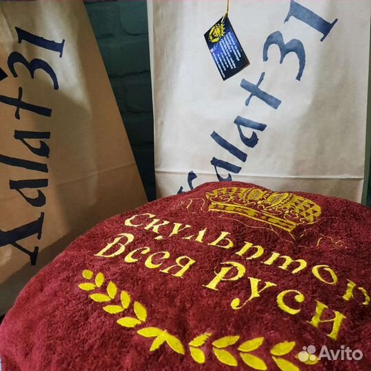 Махровый халат с вышивкой