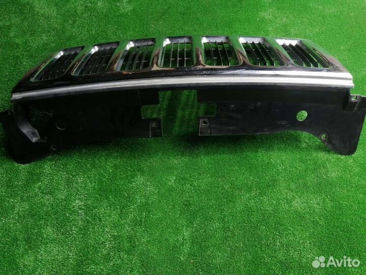 Решетка радиатора Jeep Commander XK 2005-2010
