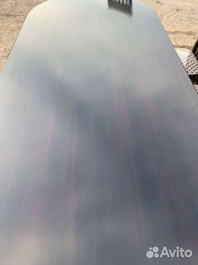 Стол и стулья