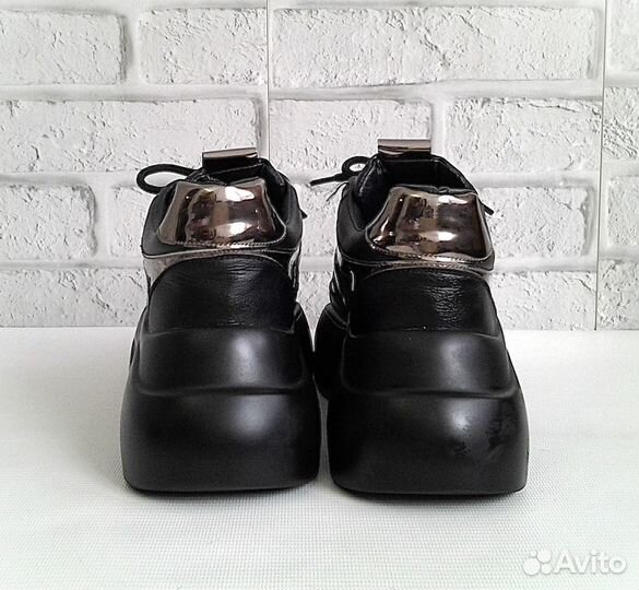 Кроссовки женские р.39