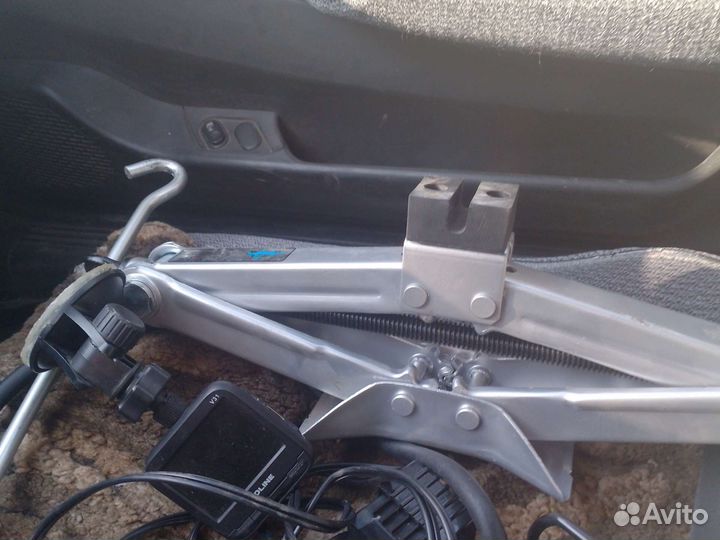 Домкрат механический винтовой