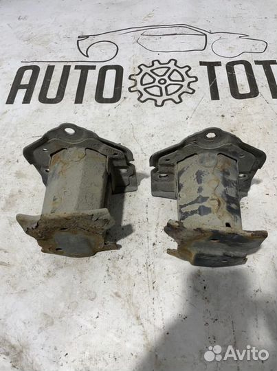 Кронштейн усилителя бампера задний правый Toyota