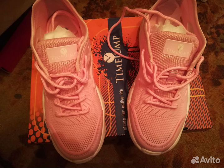 Кроссовки для девочки